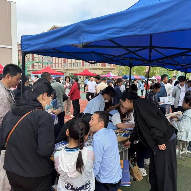 择校报名热度攀升 | 恒德凭「全域稳健办学」出圈