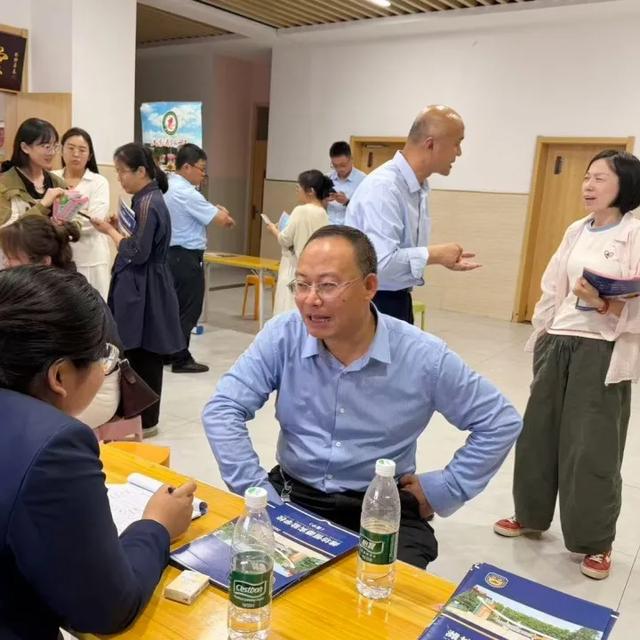 择校报名热度攀升 | 恒德凭「全域稳健办学」出圈